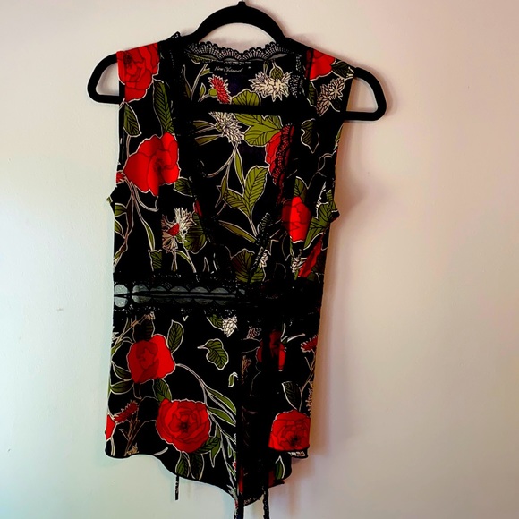 🌹🌹Rose and lace sleeveless wrap blouse - Picture 1 of 4